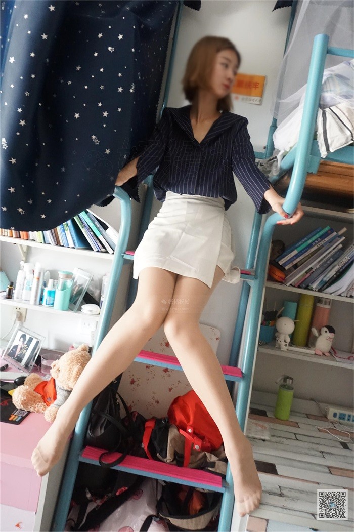 妖精视觉@NO.048 小璇 蓝衣白裙职业装丝袜 [71P/34.8MB]插图
