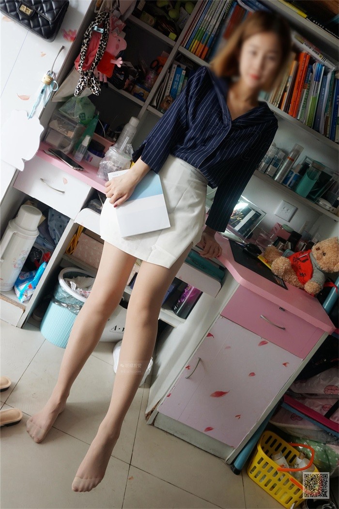 妖精视觉@NO.048 小璇 蓝衣白裙职业装丝袜 [71P/34.8MB]插图2