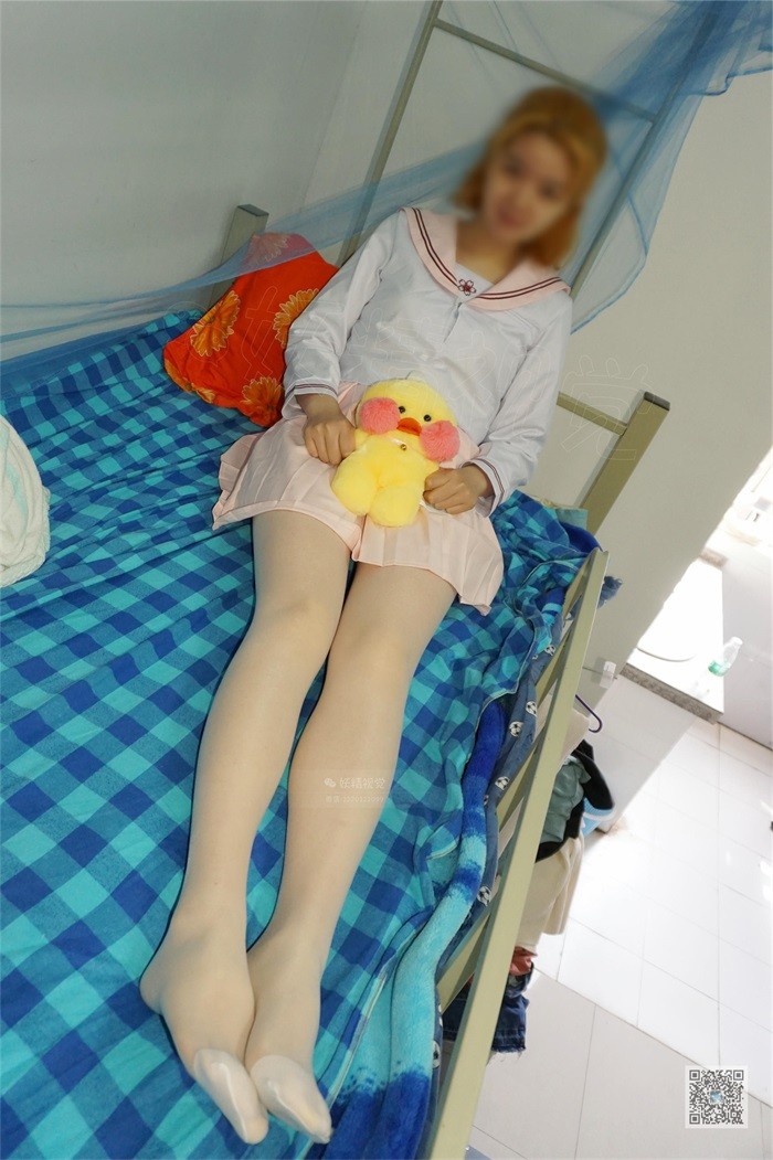 妖精视觉 NO.035 布布 大学女生宿舍的丝袜少女 [37P/18.9MB]插图1