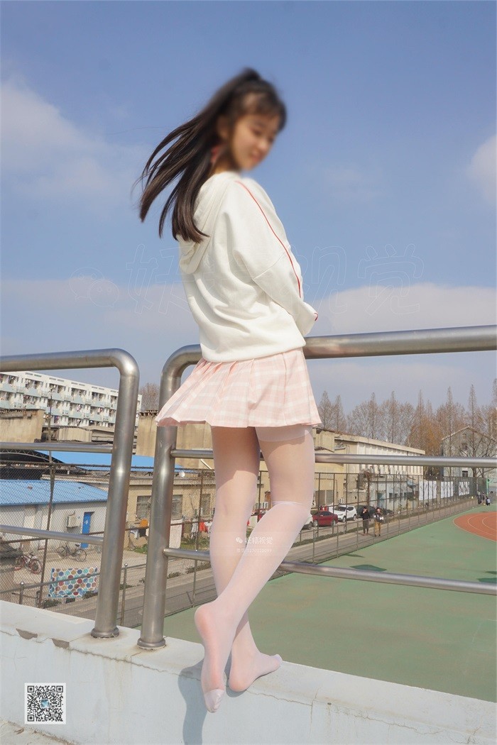 妖精视觉@NO.054 妮妮 天台白丝粉裙 [74P/46.7MB]插图1