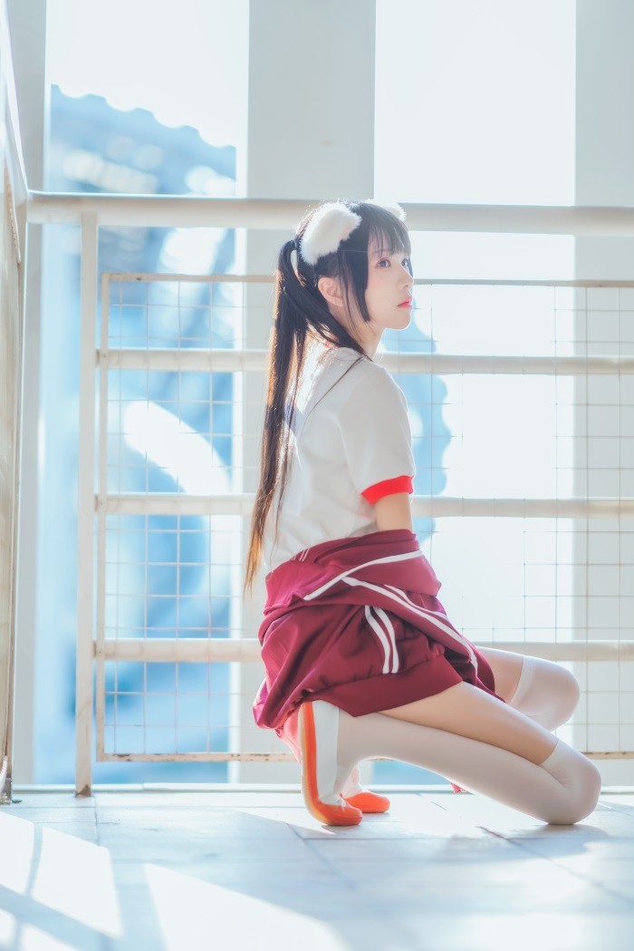 人气动漫Coser@桜桃喵 – 白丝加红色体操服 [44P/538MB]插图