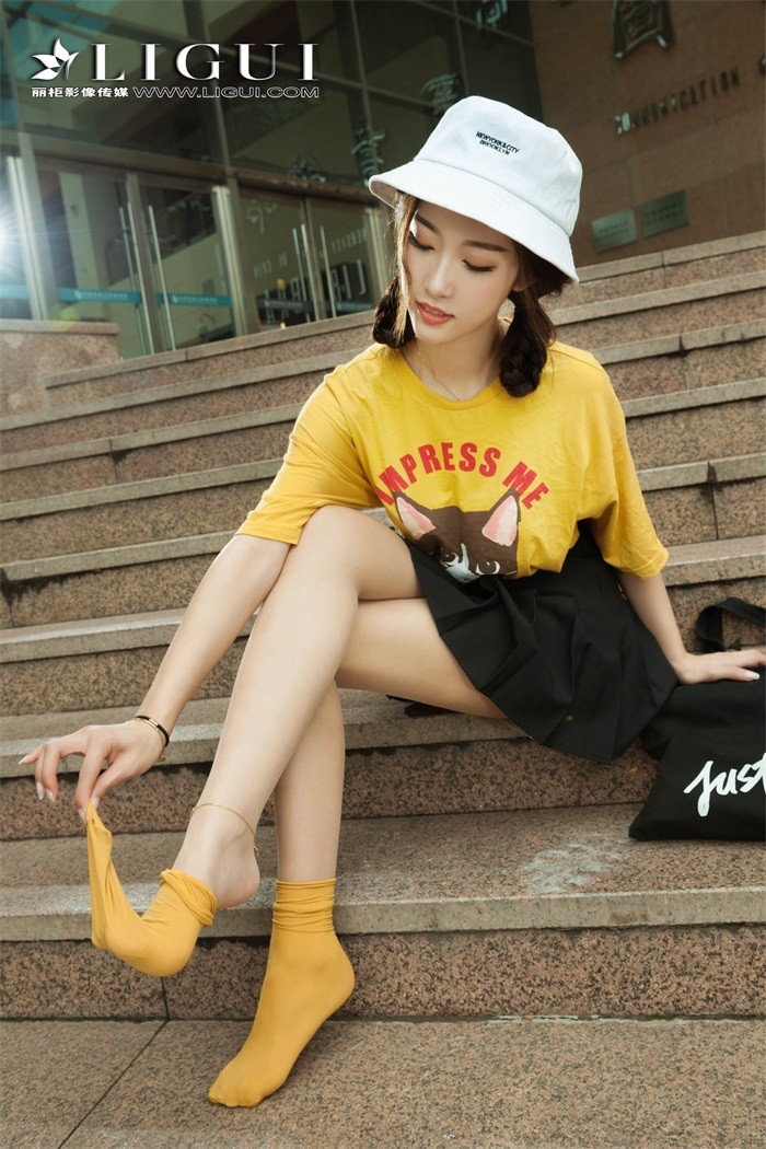 [Ligui丽柜] 调皮的肉丝袜 2018.10.24 Model 筱筱 [57P/39.3MB]插图1