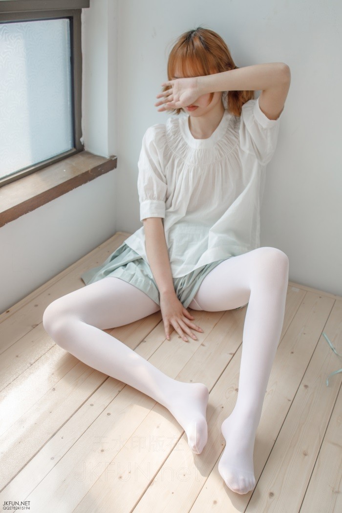 森萝财团精品写真@JKFUN-009 50D白丝按摩仪 [105P/1V/3.05GB]插图2