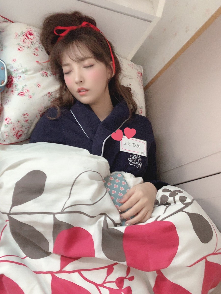 经纪人超坏偷拍《熟睡的三上悠亚》到底偷看了多久才拍出这些照片插图7 经纪人超坏偷拍《熟睡的三上悠亚》到底偷看了多久才拍出这些照片插图7