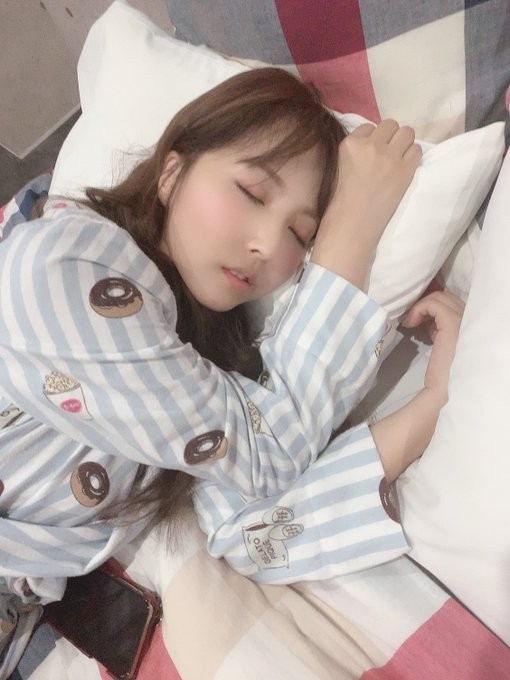 经纪人超坏偷拍《熟睡的三上悠亚》到底偷看了多久才拍出这些照片插图11 经纪人超坏偷拍《熟睡的三上悠亚》到底偷看了多久才拍出这些照片插图11