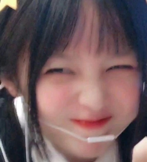 抖音网荭草莓果酱ox表情包，好想让人捏捏她的小脸蛋！插图8