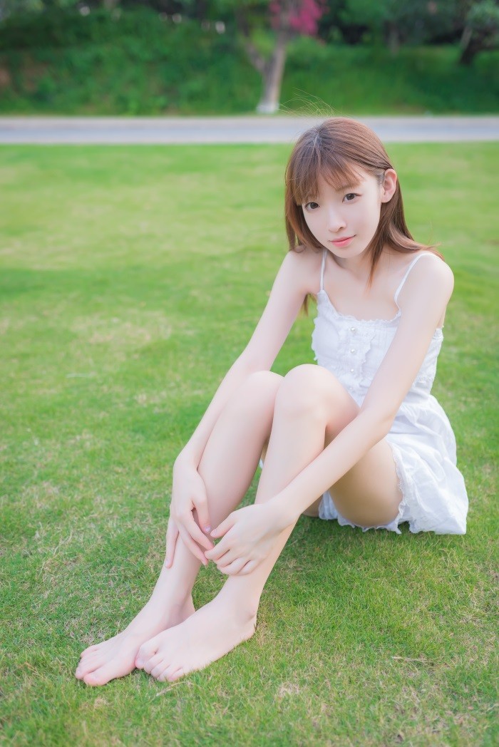 风之领域精品写真@No.056 草坪上青纯的XUE妹 [50P/229MB]插图1