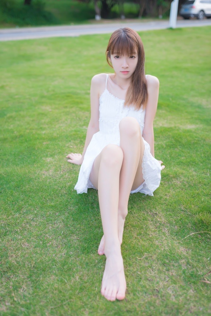 风之领域精品写真@No.056 草坪上青纯的XUE妹 [50P/229MB]插图