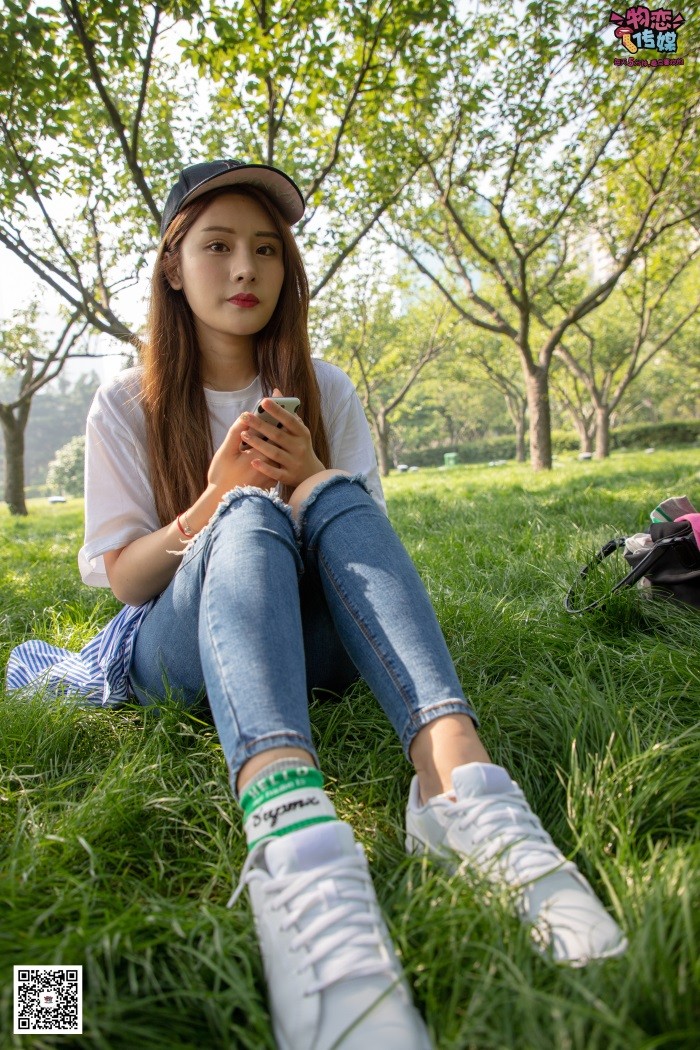 勿恋传媒 No.027 棒球帽白色板鞋藏棉袜,绿荫下清纯运动美少女,今日份的网荭小解解请收下 [192P/1V/2.48GB]插图2