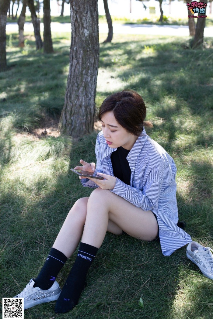 勿恋传媒 No.056 眼神犀利,表情高冷小解解的深蓝色棉袜 [160P/1V/1.35GB]插图1