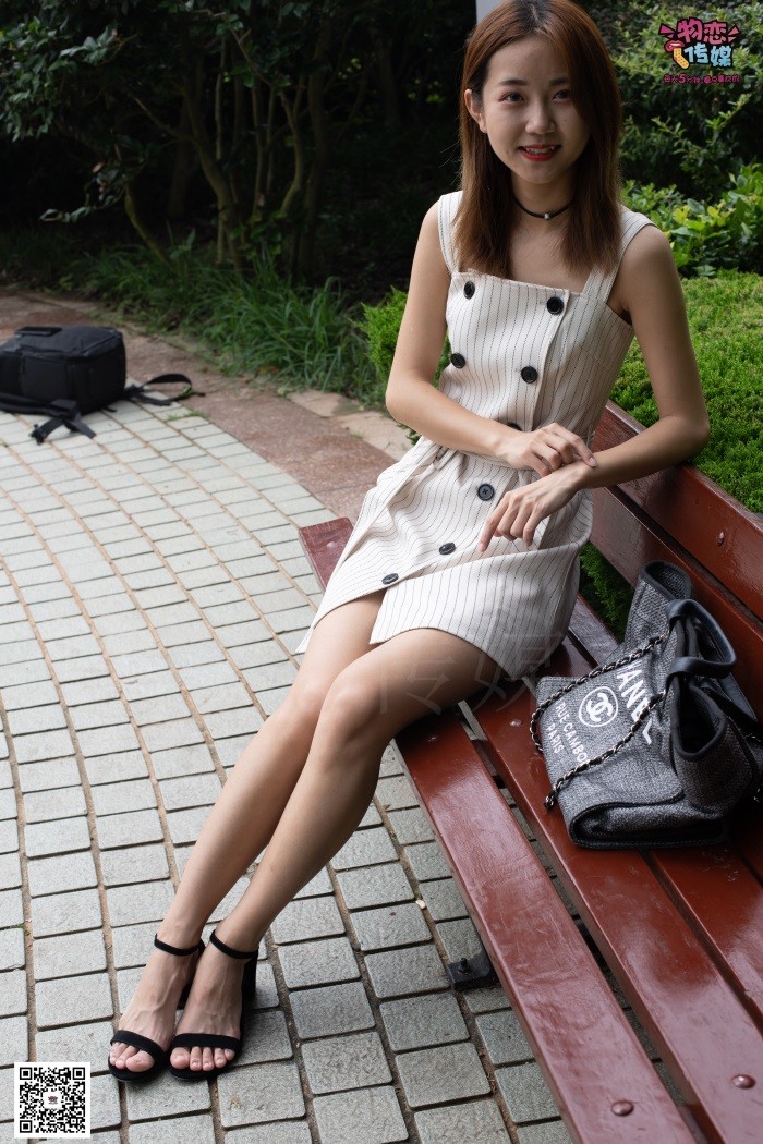 勿恋传媒 No.033 爱要坦荡荡，公园长椅等你来约 [209P/1V/1.45GB]插图2