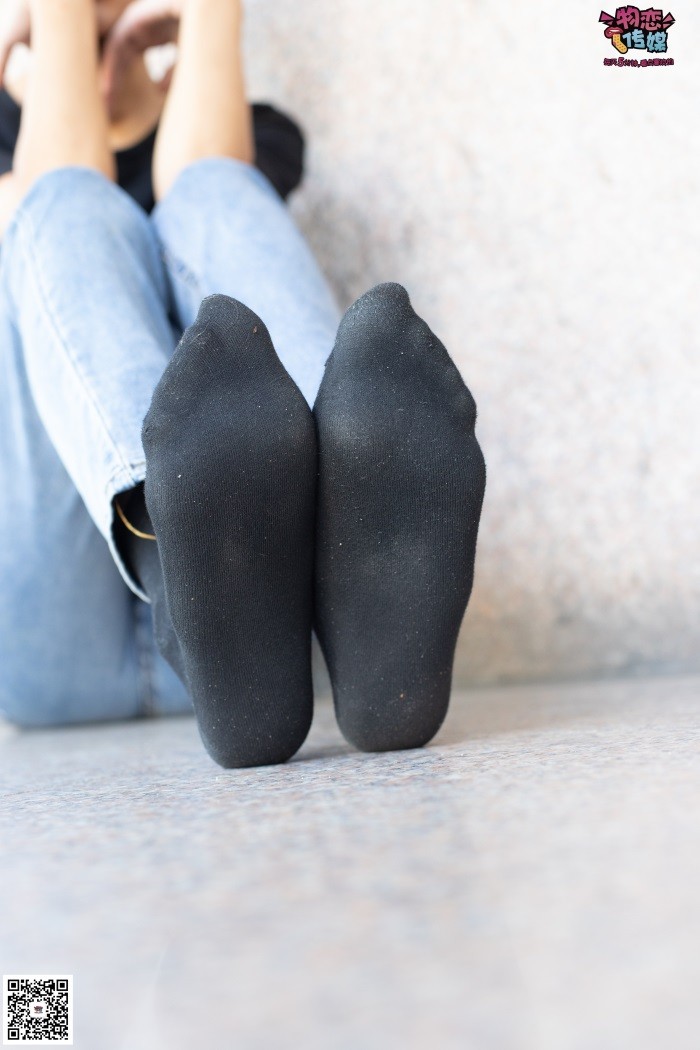 勿恋传媒 No.047 丸子头的大眼妹,黑体恤搭配经典牛仔裤 [105P/1V/896MB]插图