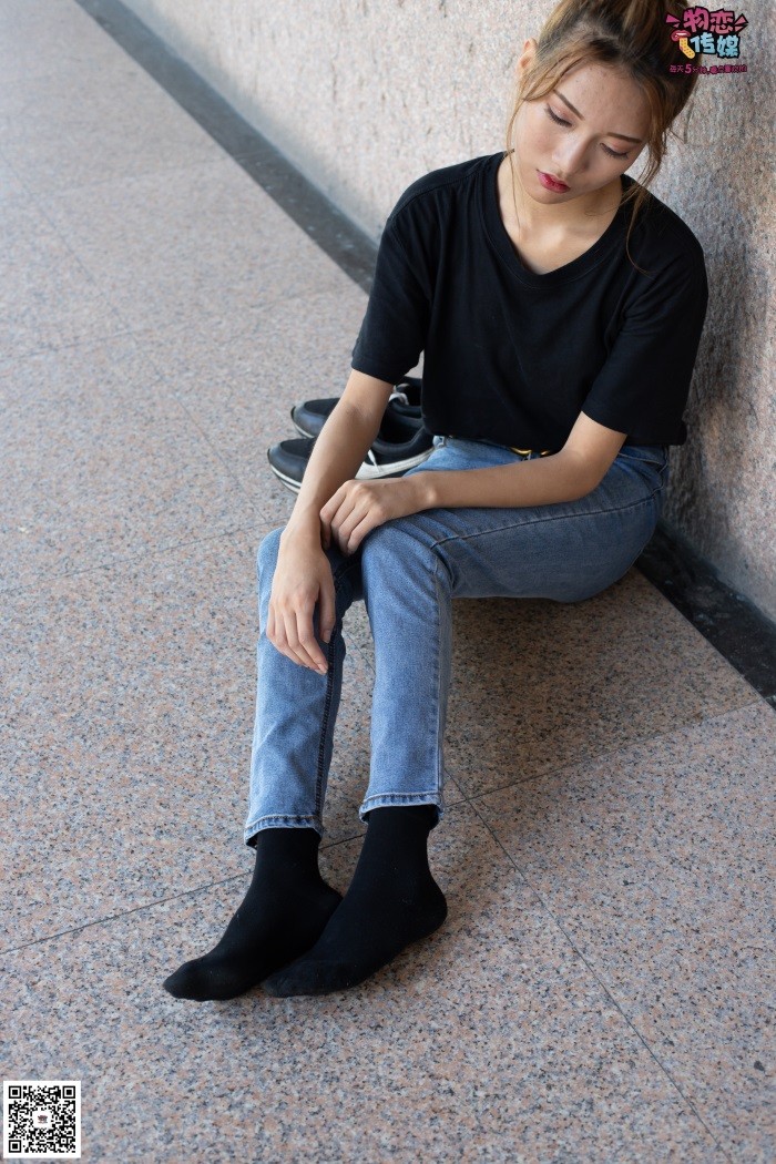 勿恋传媒 No.047 丸子头的大眼妹,黑体恤搭配经典牛仔裤 [105P/1V/896MB]插图2