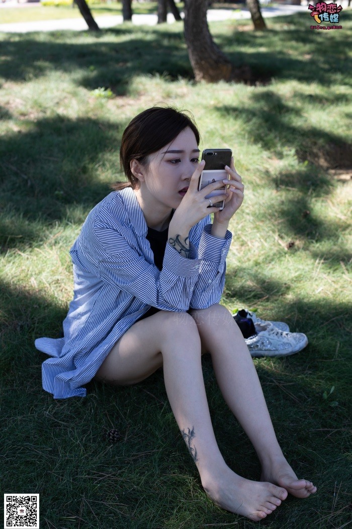 勿恋传媒 No.056 眼神犀利,表情高冷小解解的深蓝色棉袜 [160P/1V/1.35GB]插图