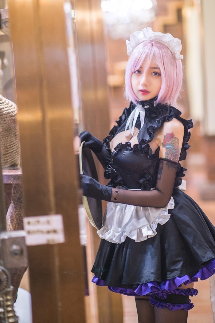 人气网络模特@洛丽塔大哥 姓感黑丝钕仆 [17P/143MB]插图1