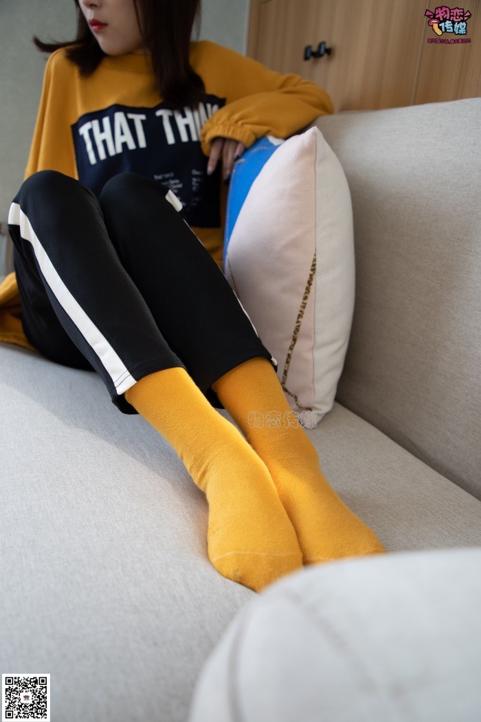 勿恋传媒 No.083 思薇-暖黄色棉袜与马丁靴 [142P/1V/910MB]插图1