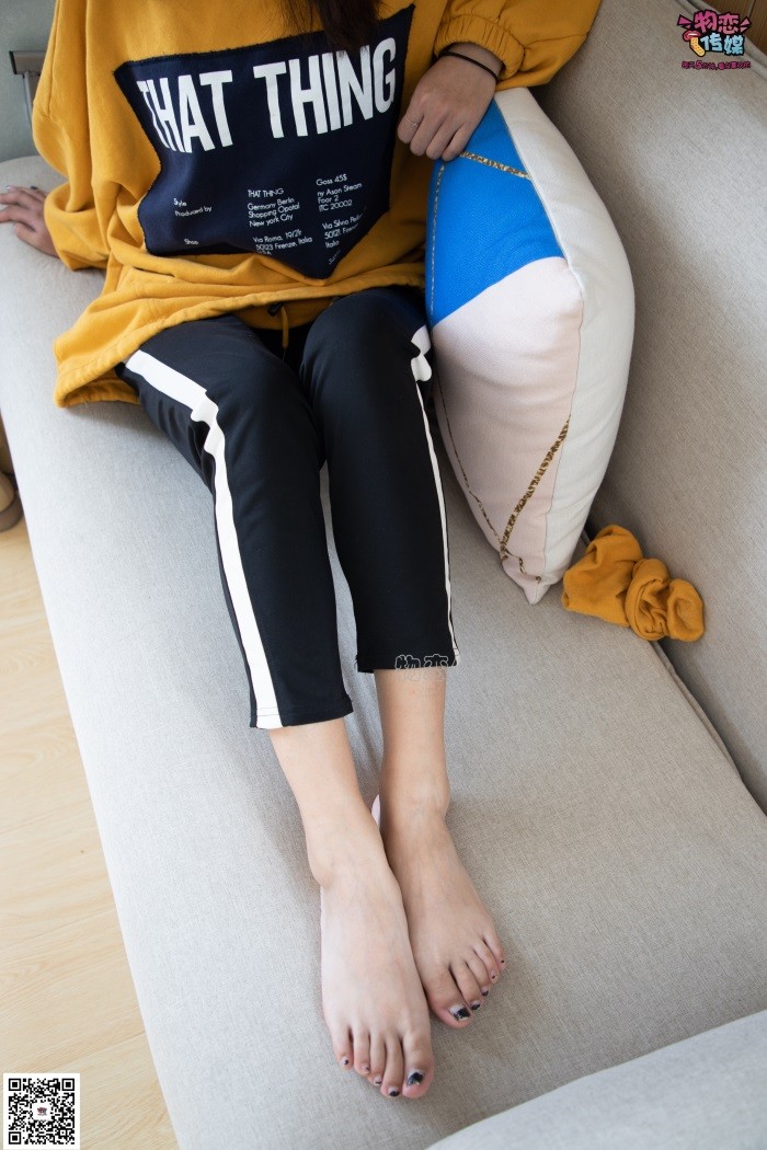 勿恋传媒 No.083 思薇-暖黄色棉袜与马丁靴 [142P/1V/910MB]插图2