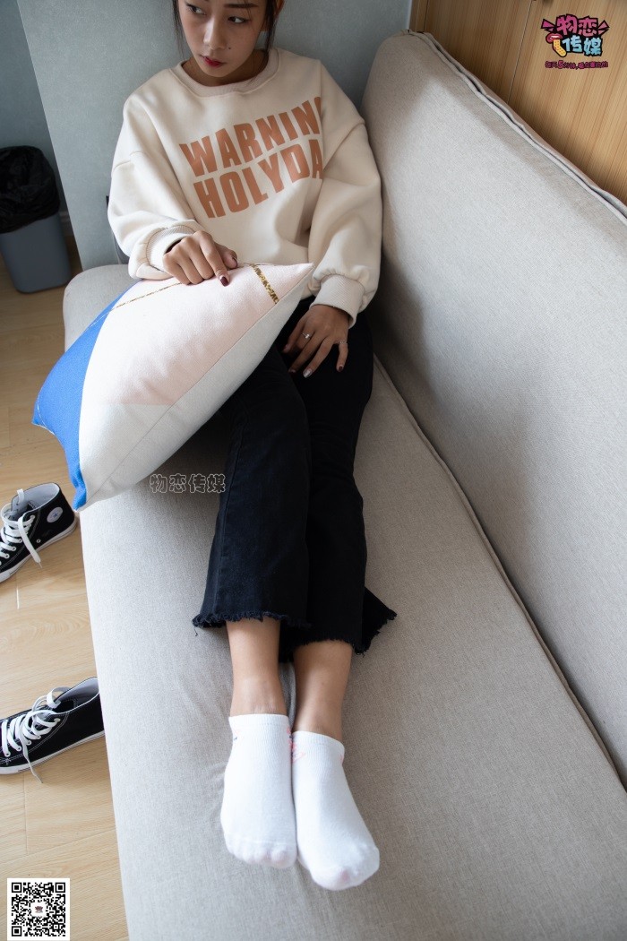 勿恋传媒 No.075 岚岚-语笑嫣然，隔壁班女同学感觉。 [160P/1V/1.03GB]插图2