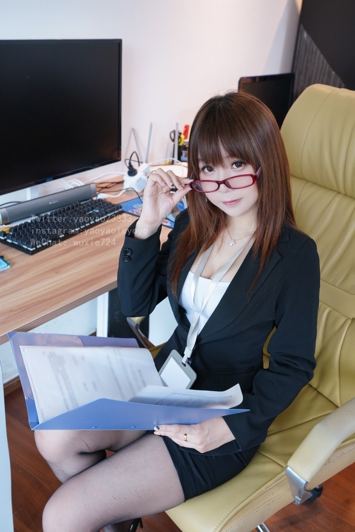 微博红人@搖搖樂yoyo の这样的黑丝小秘书 [55P/2V/308MB]插图