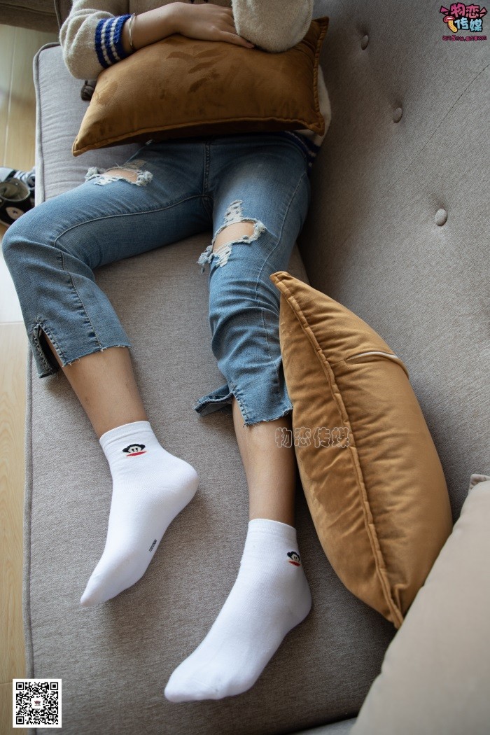 勿恋传媒 No.080 雯雯-牛仔裤搭配匡威高帮帆布鞋家居日常 [141P/769MB]插图1
