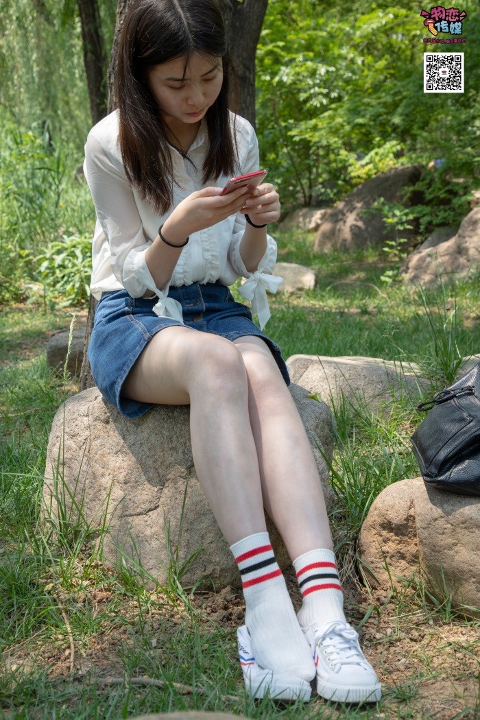 勿恋传媒 No.009 纯纯的邻家小妹哦，小白鞋下藏着什么样的棉袜呢 [187P/1.26GB]插图2