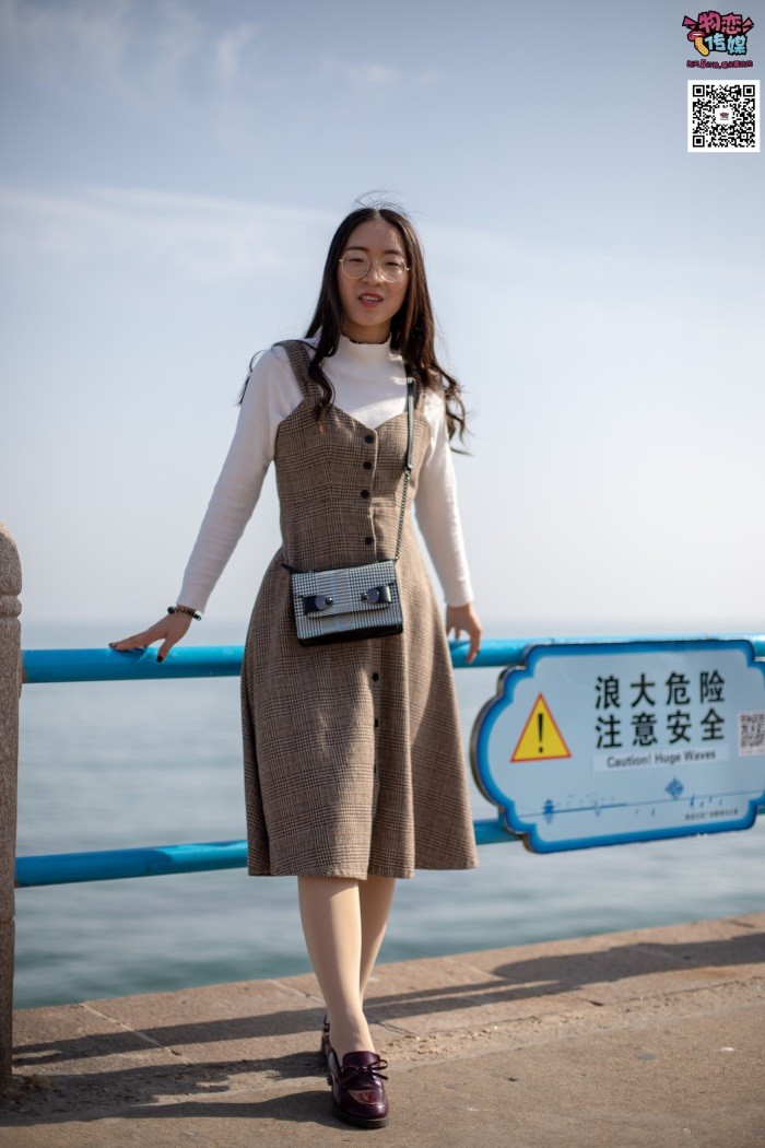 勿恋传媒 No.015 书香气质女生，肉丝搭配白棉袜 [192P/1V/1.46GB]插图