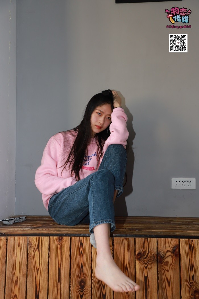 勿恋传媒#No.001 清纯系大一女生的vans与棉袜 [254P/1.10GB]插图1