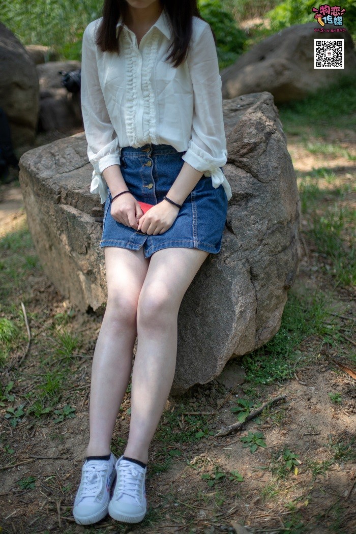 勿恋传媒 No.009 纯纯的邻家小妹哦，小白鞋下藏着什么样的棉袜呢 [187P/1.26GB]插图