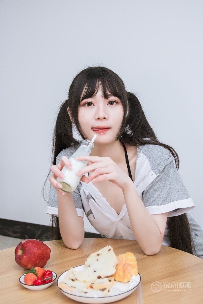 [YALAYI雅拉伊] 2019.03.02 No.201 灰色控龙猫睡衣 小琉 [42P/316MB]插图1