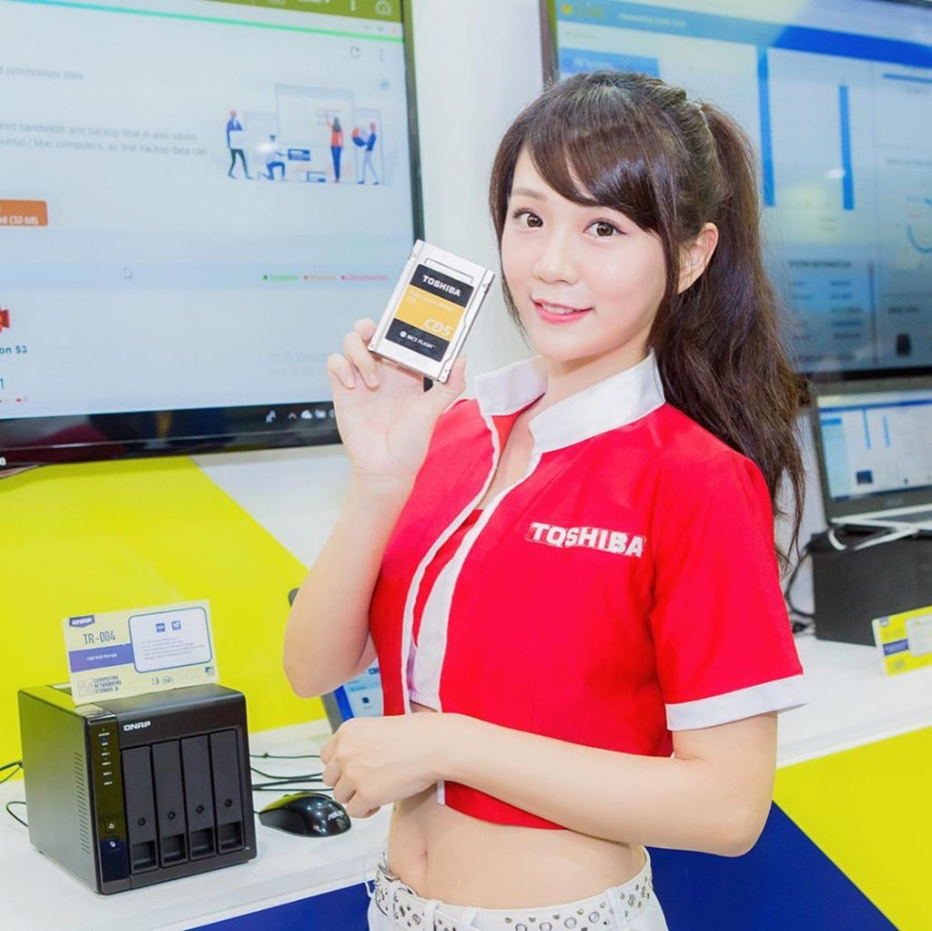 姓感「正妹空服员」爆乳彼基尼解放饱满美胸　网友：想被她服务插图9