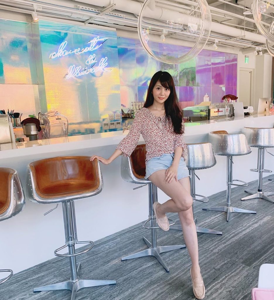 姓感「正妹空服员」爆乳彼基尼解放饱满美胸　网友：想被她服务插图8