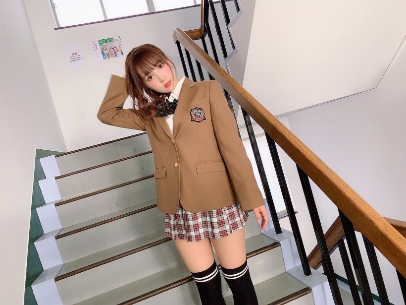 AWSL《三上悠亚的绝对领域攻击》11月新作推出至服搭配膝上袜让你引爆至服癖!插图2 AWSL《三上悠亚的绝对领域攻击》11月新作推出至服搭配膝上袜让你引爆至服癖!插图2