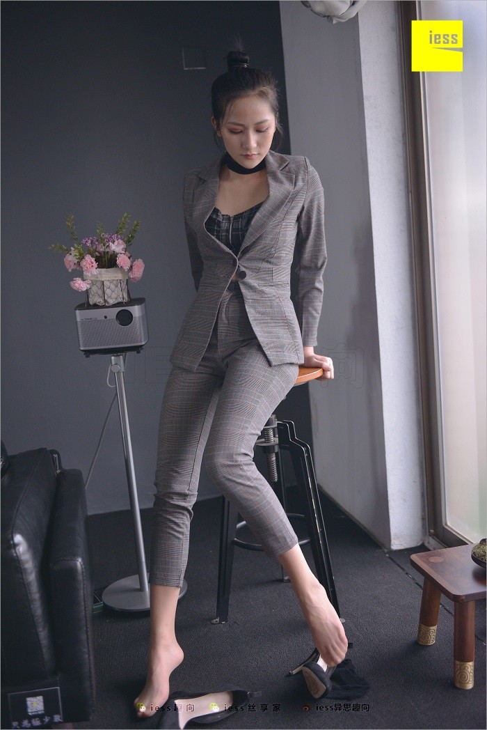 [IESS异思趣向] 2018.06.20 丝族便当241：《短往袜、长裤与职场》潇潇 [99P/208MB]插图2