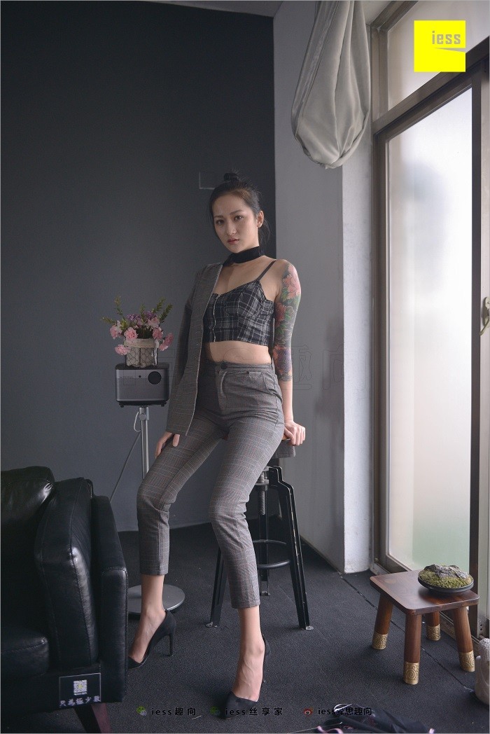 [IESS异思趣向] 2018.06.20 丝族便当241：《短往袜、长裤与职场》潇潇 [99P/208MB]插图