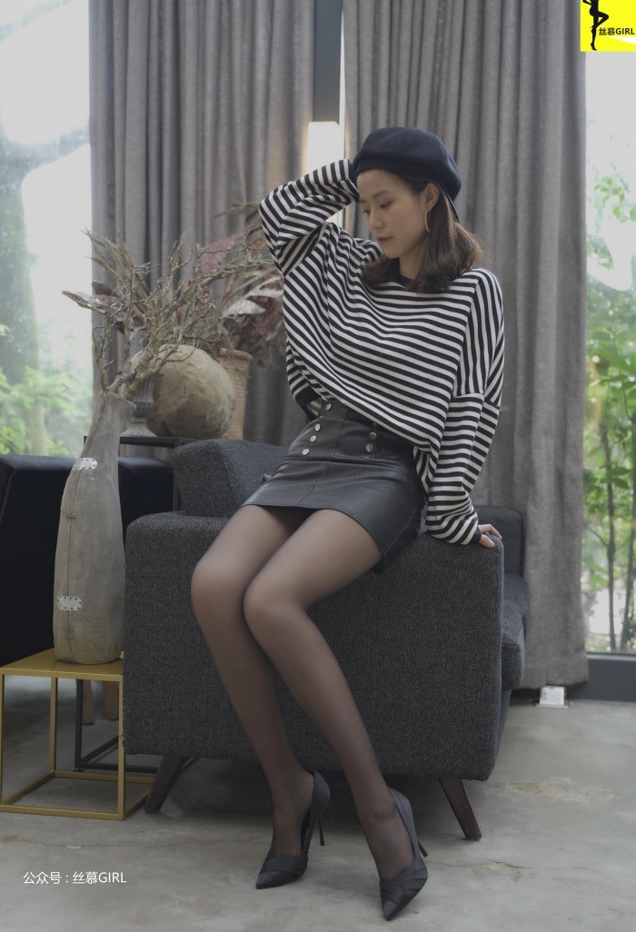 丝慕写真 第025期 模特：四月《谁是谁的黑丝腿》[57P/71.4MB]插图2