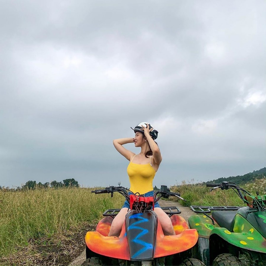 174公分「巨乳大只马」低胸爆乳作画 网友:眼睛不知道要看哪插图7 174公分「巨乳大只马」低胸爆乳作画 网友:眼睛不知道要看哪插图7