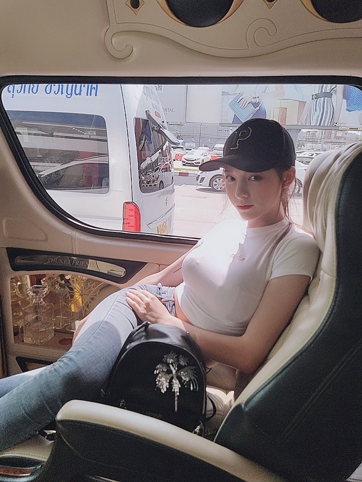 双马尾美RU妹「Suchada」甜蜜出击！口含棒棒糖展现「密桃美臀」完美弧度～插图9