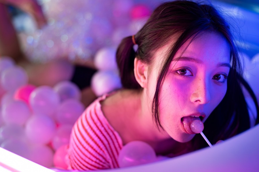 双马尾美RU妹「Suchada」甜蜜出击！口含棒棒糖展现「密桃美臀」完美弧度～插图4