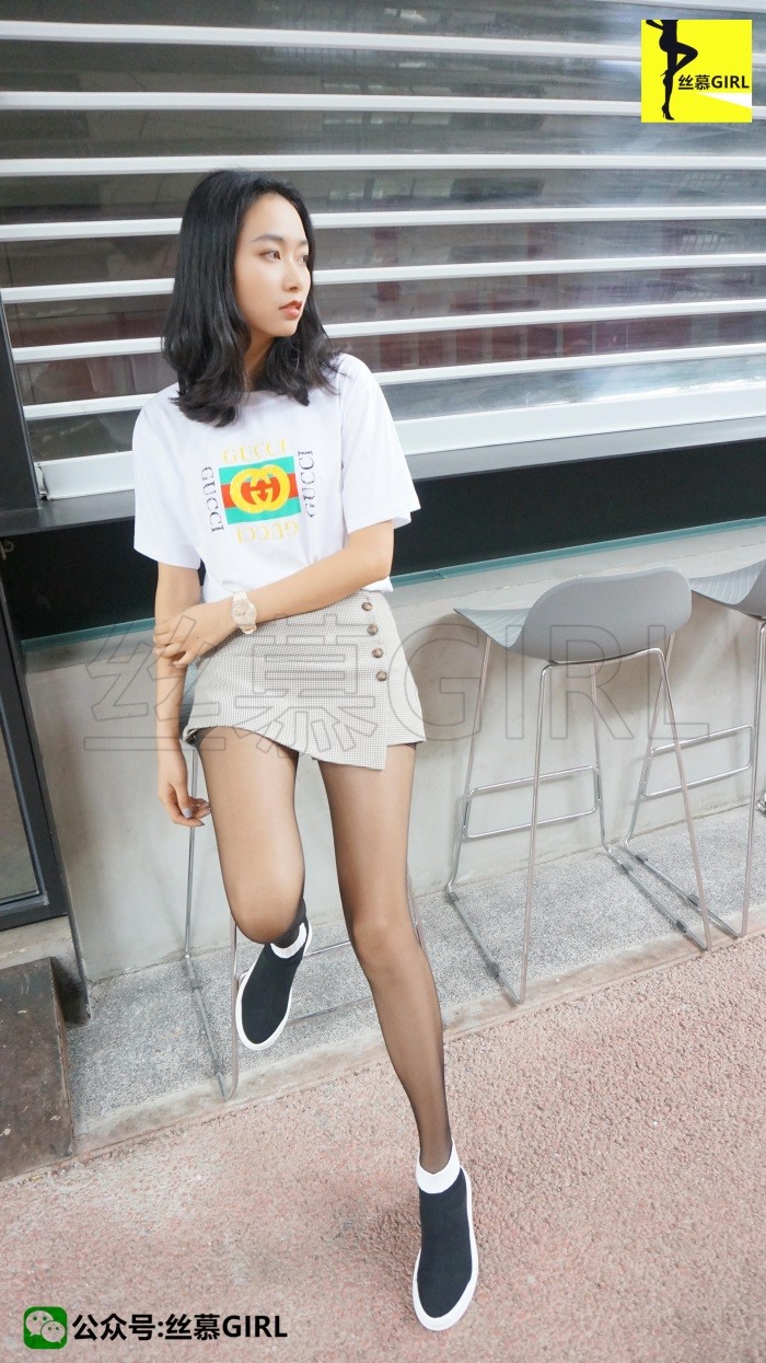 丝慕写真 第003期 模特：三万姐《秋风黑丝与长腿的故事》[87P/116MB]插图1