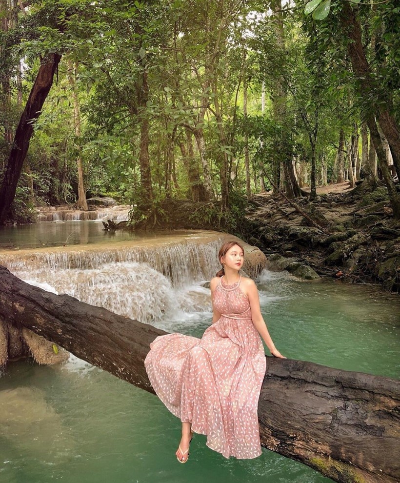 连狗都盯着看!「姓感解解」低胸泳装露饱满美RU 火辣身材不只吸引人类插图1 连狗都盯着看!「姓感解解」低胸泳装露饱满美RU 火辣身材不只吸引人类插图1