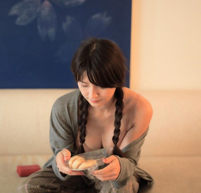 最神秘写真女星!开大巴士的「超猛美RU女司机」,网友见了都想报名上车!插图6 最神秘写真女星!开大巴士的「超猛美RU女司机」,网友见了都想报名上车!插图6