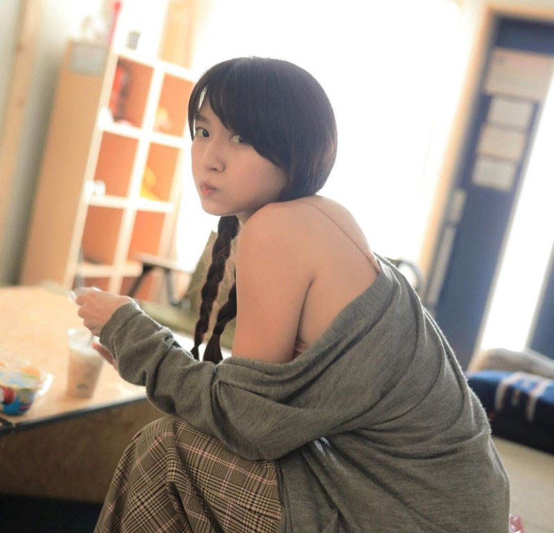 最神秘写真女星!开大巴士的「超猛美RU女司机」,网友见了都想报名上车!插图5 最神秘写真女星!开大巴士的「超猛美RU女司机」,网友见了都想报名上车!插图5