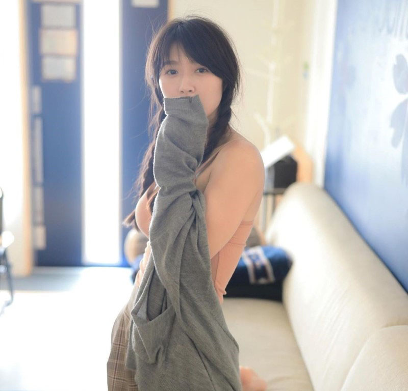 最神秘写真女星!开大巴士的「超猛美RU女司机」,网友见了都想报名上车!插图7 最神秘写真女星!开大巴士的「超猛美RU女司机」,网友见了都想报名上车!插图7