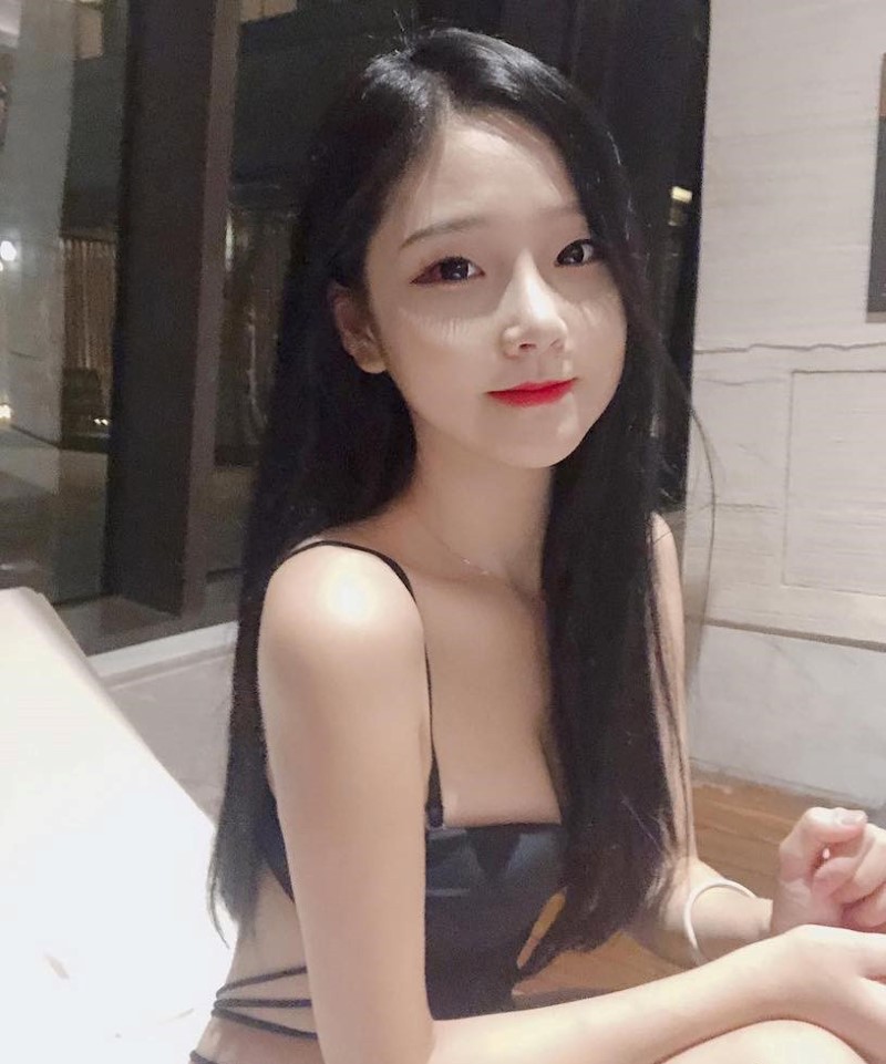 可爱童颜妹「邪恶酥胸」嘟嘴自拍「美RU呼之欲出」~插图3 可爱童颜妹「邪恶酥胸」嘟嘴自拍「美RU呼之欲出」~插图3