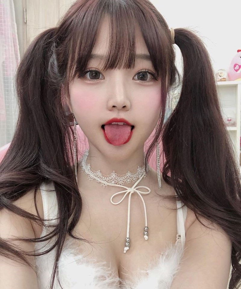 可爱童颜妹「邪恶酥胸」嘟嘴自拍「美RU呼之欲出」~插图9 可爱童颜妹「邪恶酥胸」嘟嘴自拍「美RU呼之欲出」~插图9