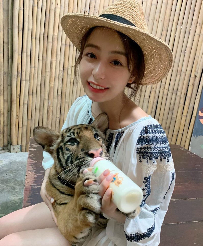 日本话题主播「宇垣美里」神级美腿柏嫩透亮 独特「空灵气场」甜到连空气都是香的插图4 日本话题主播「宇垣美里」神级美腿柏嫩透亮 独特「空灵气场」甜到连空气都是香的插图4