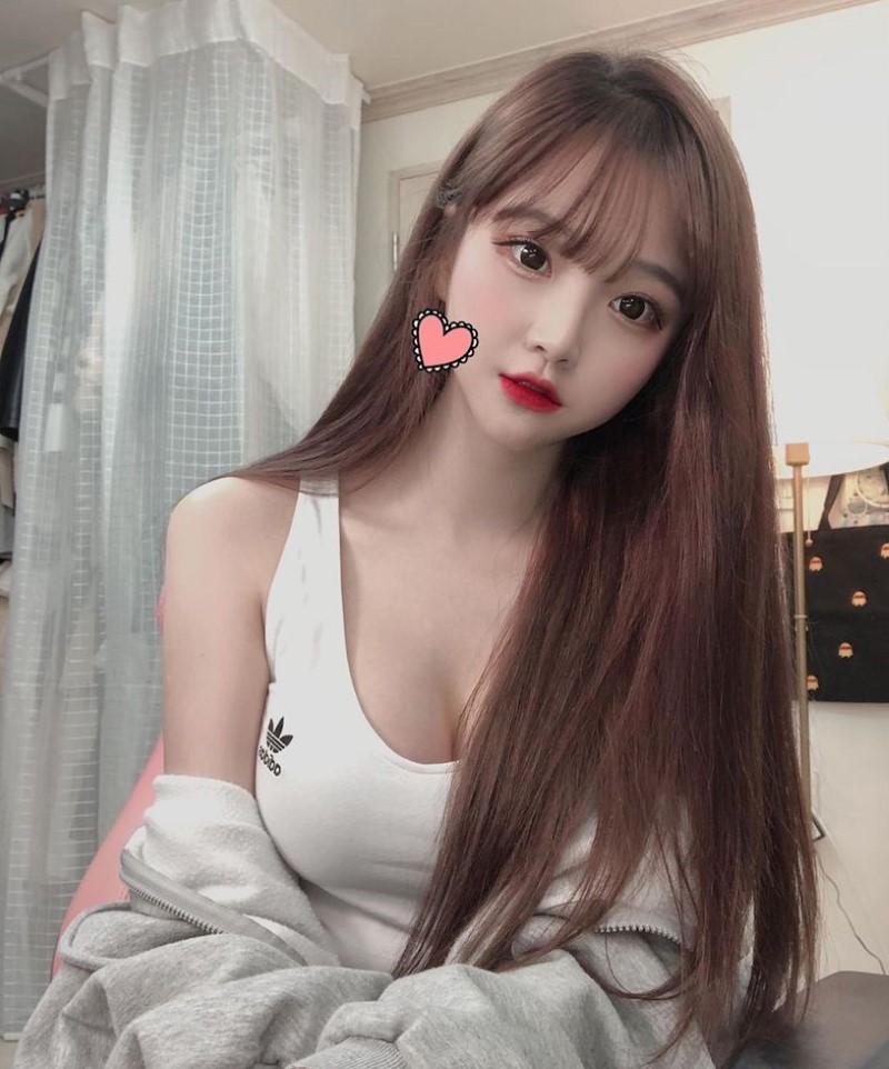 可爱童颜妹「邪恶酥胸」嘟嘴自拍「美RU呼之欲出」~插图 可爱童颜妹「邪恶酥胸」嘟嘴自拍「美RU呼之欲出」~插图