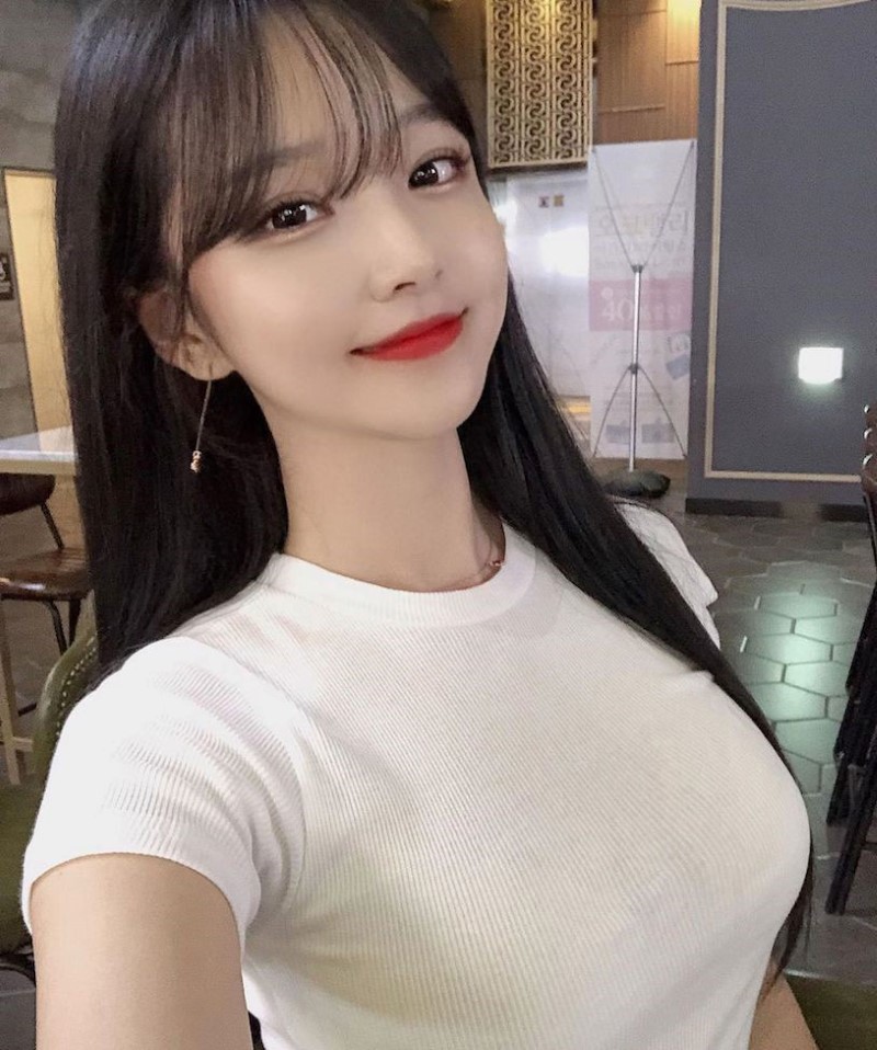 可爱童颜妹「邪恶酥胸」嘟嘴自拍「美RU呼之欲出」~插图4 可爱童颜妹「邪恶酥胸」嘟嘴自拍「美RU呼之欲出」~插图4