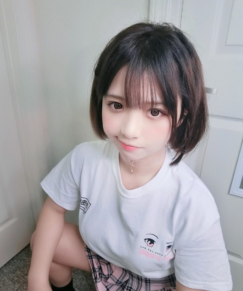 最强隐乳!激萌电眼学生妹「Borusushi」至服下隐藏超完美胸型 让人充满遐想啊插图1 最强隐乳!激萌电眼学生妹「Borusushi」至服下隐藏超完美胸型 让人充满遐想啊插图1