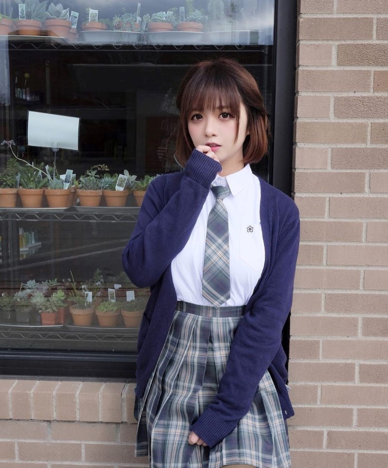 最强隐乳!激萌电眼学生妹「Borusushi」至服下隐藏超完美胸型 让人充满遐想啊插图2 最强隐乳!激萌电眼学生妹「Borusushi」至服下隐藏超完美胸型 让人充满遐想啊插图2